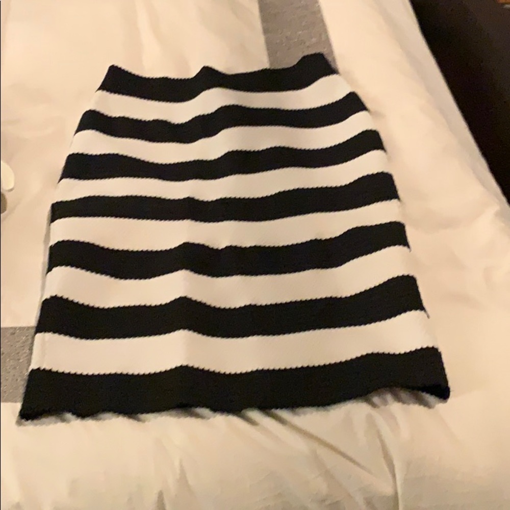 Stripped pencil skirt